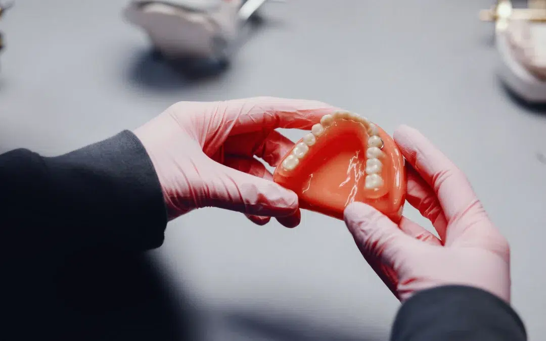 Rehabilitación Dental En Sevilla Nervión: ¿Es La Dentadura Postiza La Mejor Opción?